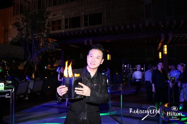 batch_惊喜魔术表演.jpg