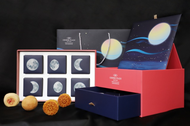 batch_1.北京新云南皇冠假日酒店两款中秋礼盒 Mooncakes.jpg